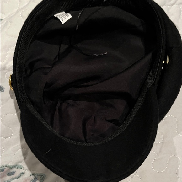 Black Chain-Embellished Cap - Picture 3 of 4